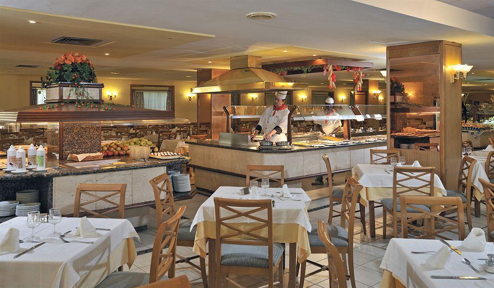 Globales Santa Ponsa Park Hotel Ресторант снимка